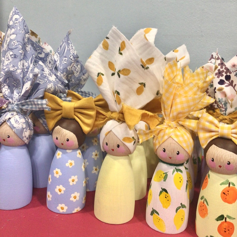 Ξύλινες διακοσμητικές κουκλίτσες