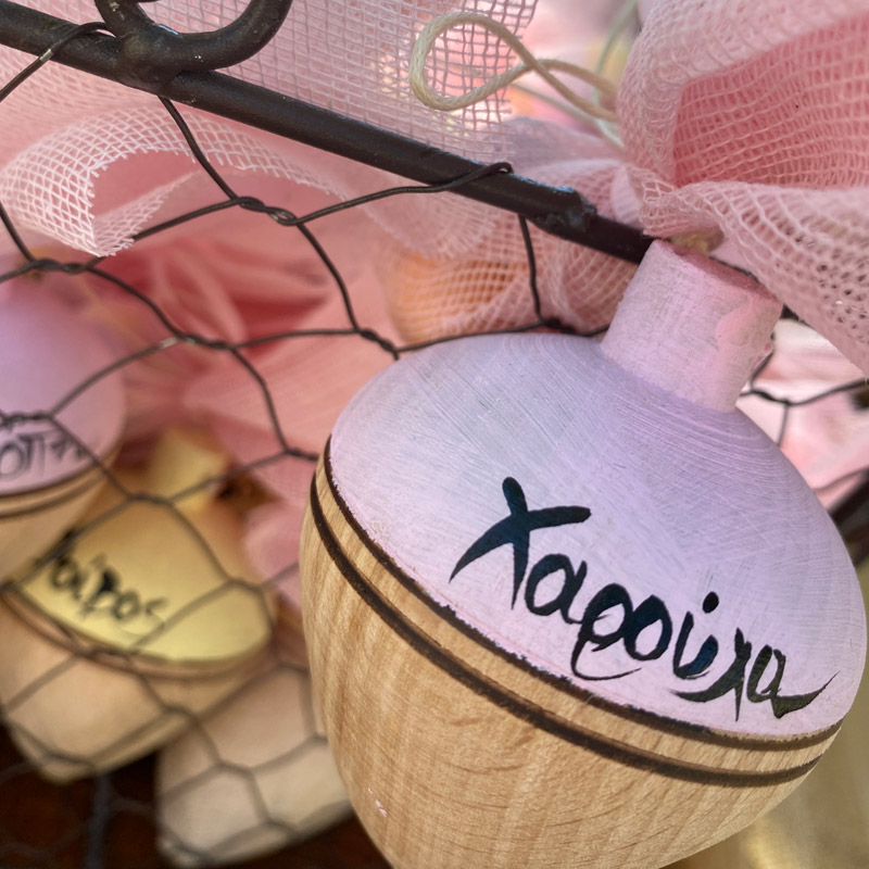 Προσωποποιημένη μπομπονιέρα ξύλινη σβούρα